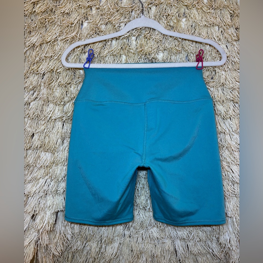 Alo Yoga✨High Waist Biker Short 7” Airsoft✨Blue Splash✨LIKE NEW✨Size small - Picture 6 of 11